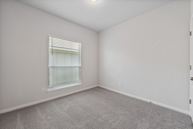Building Photo - 4 Bedroom Home in Troy ISD!