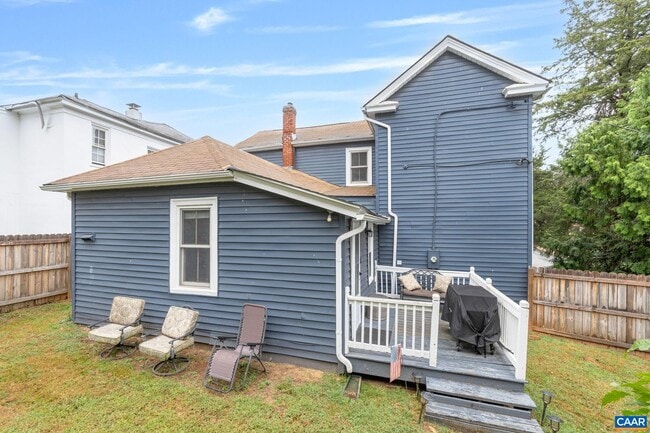 Building Photo - 800 Anderson St