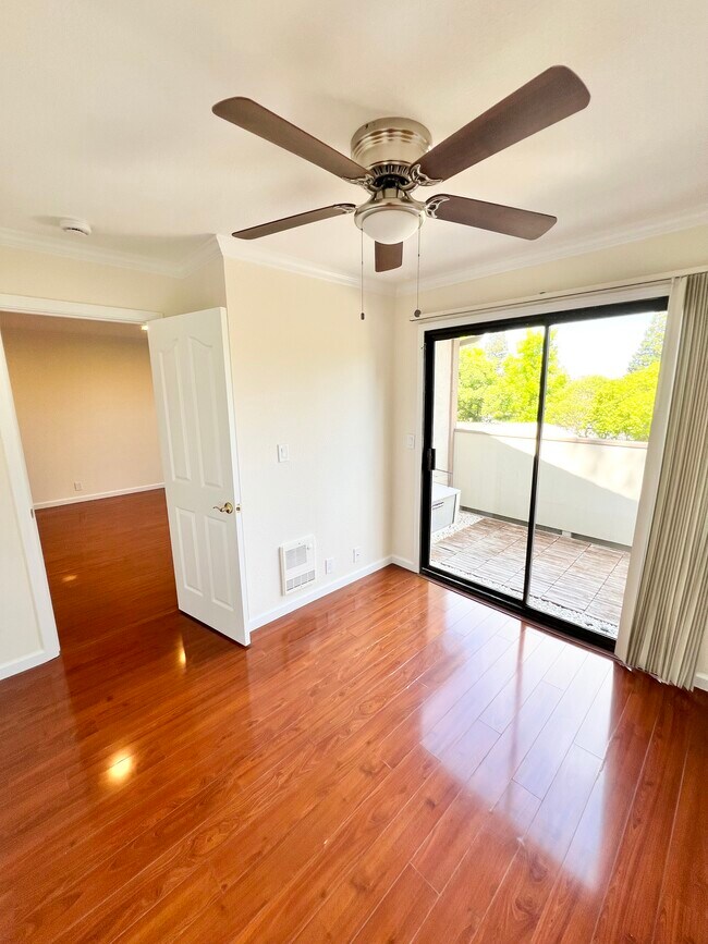 Building Photo - 250 Chilpancingo Pkwy