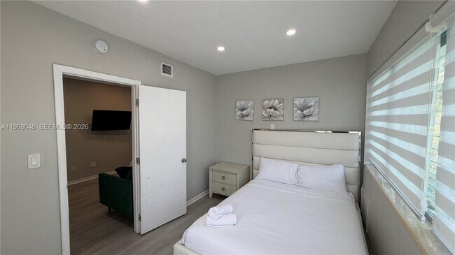 Building Photo - 10004 E Bay Harbor Dr