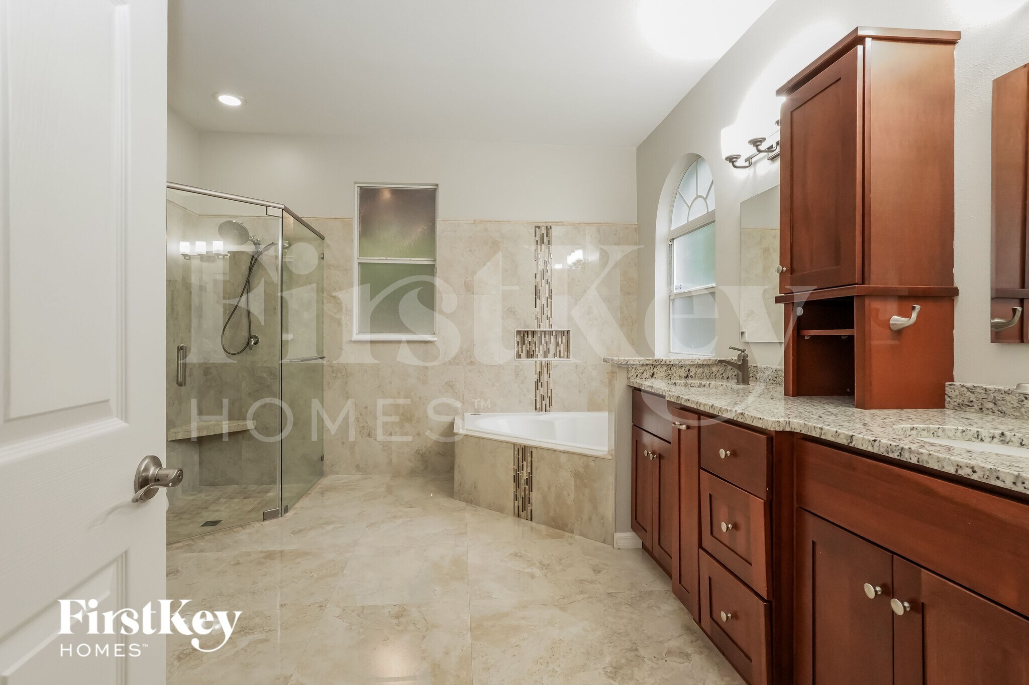 Building Photo - 825 High Pointe Cir