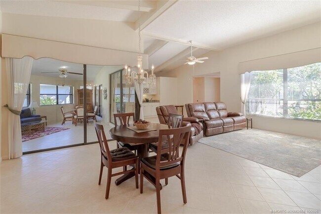 Building Photo - 2343 SW Spoonbill Dr