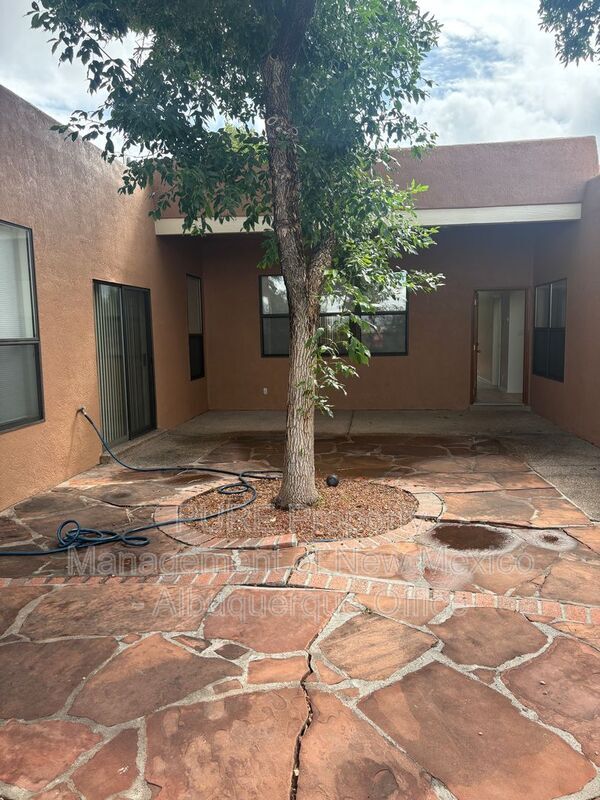 Building Photo - 8220 W Raintree Dr NE