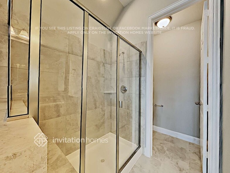 Building Photo - 15041 Belclaire Ave