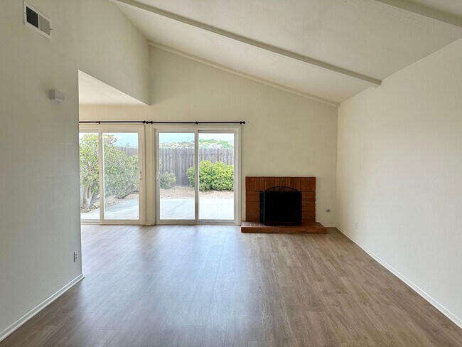 Building Photo - Oxnard Dunes | 2 Bedroom + 2 Bath Duplex -...