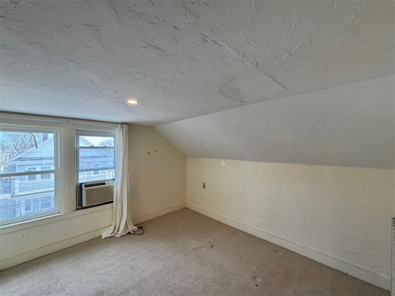 Building Photo - 57 Clarendon Ave