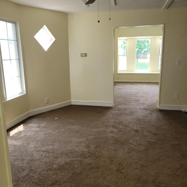 Building Photo - 438 S Powell Ave