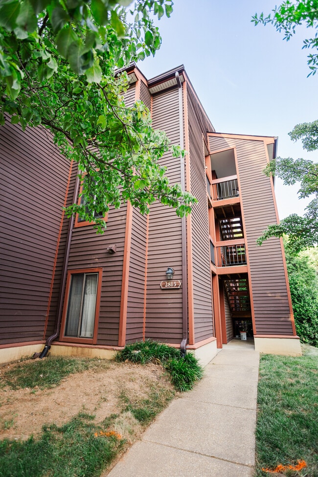 Building Photo - 2815 Lee Oaks Ct