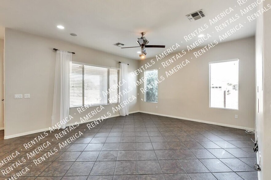 Building Photo - 561 E Via Puente De La Lluvia