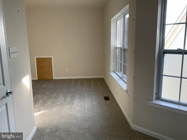Building Photo - 206 Pound Ln