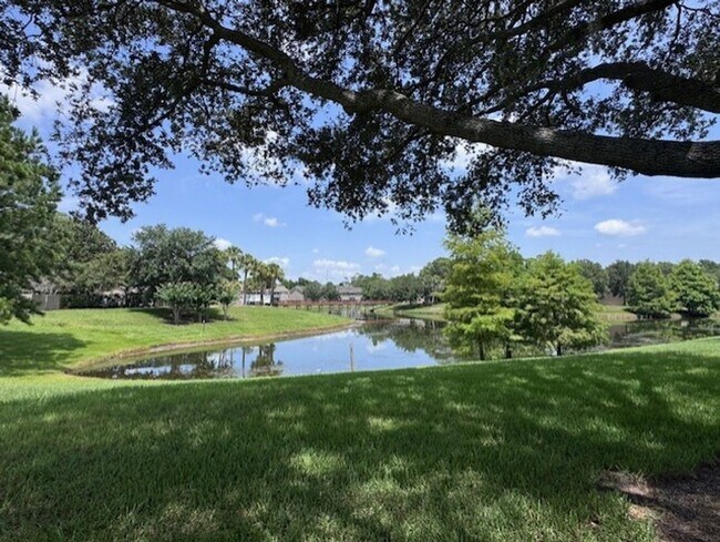 Building Photo - Second floor, 2/2 unit with wooded view near UCF