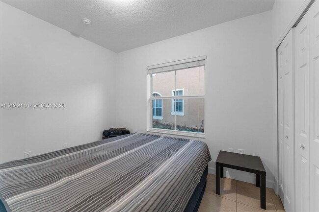 Building Photo - 3141 SW 154th Ct