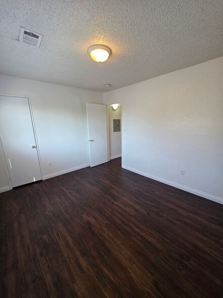 Building Photo - 809 K St