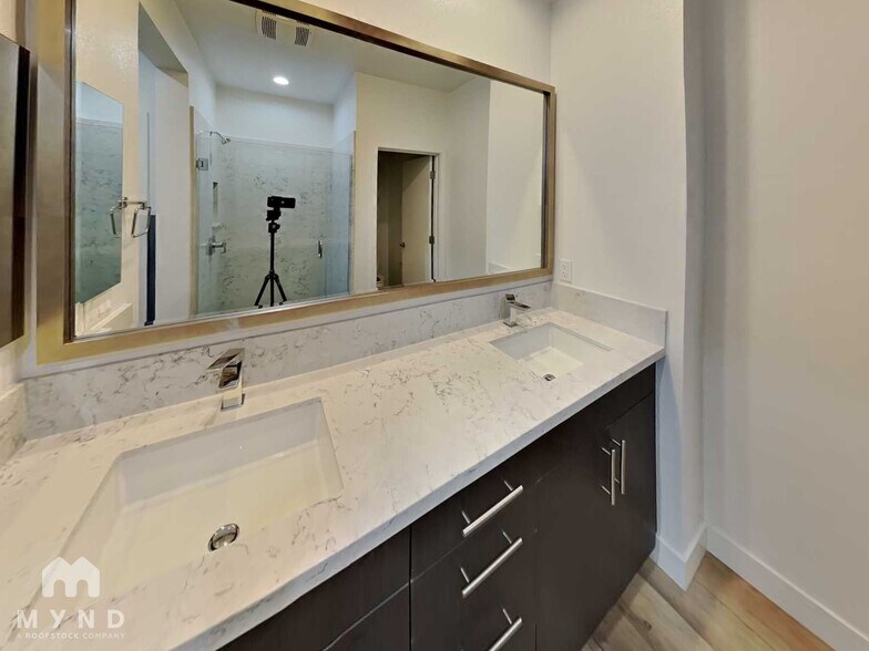 Building Photo - 3959 Wattling St