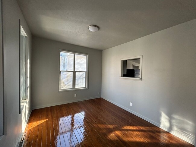 Building Photo - 4411 Davenport St