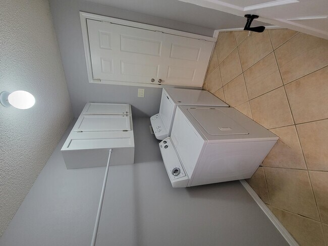 Building Photo - 9780 Parker Lake Cir