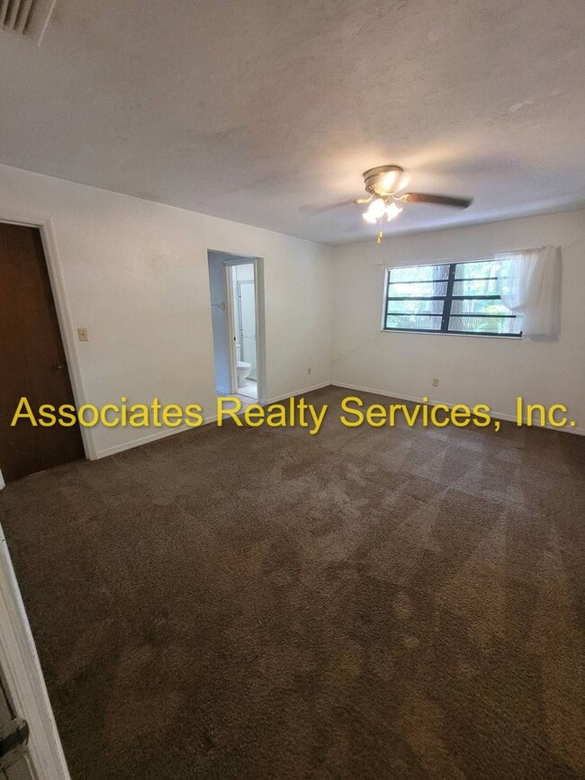 Building Photo - MOVE IN SPEACIAL! Cute Home In Deer Run, 3...