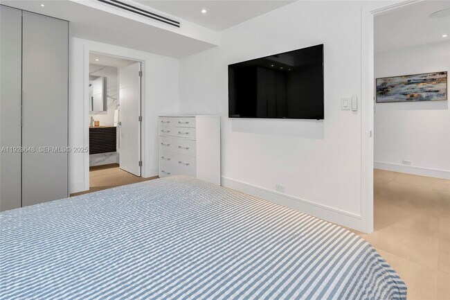 Building Photo - 325 Ocean Dr