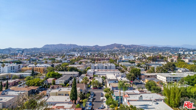 Building Photo - 850 Serrano Pl