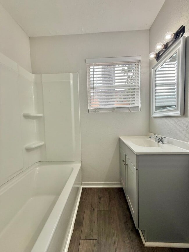 Building Photo - Tour Today! 3 Bed 1 Bath home in Tyler!