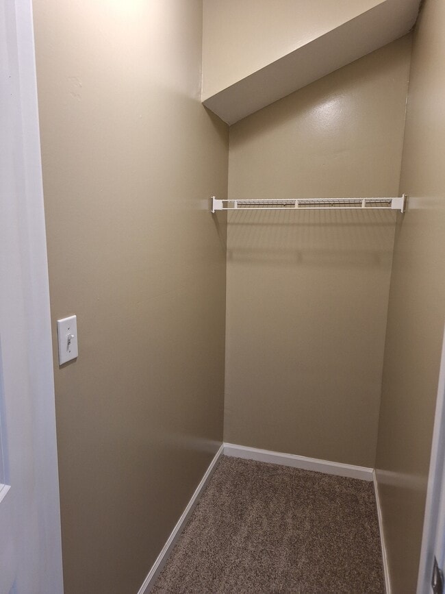 Building Photo - 994 N Findley St