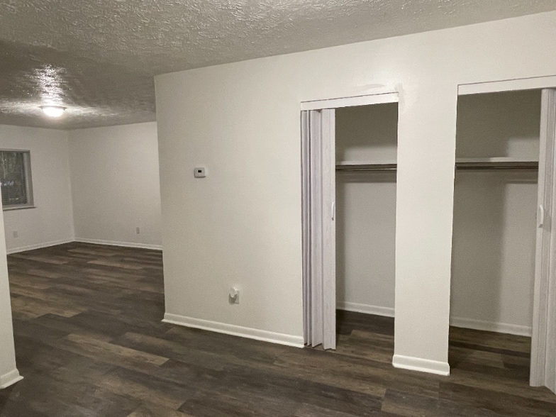 Building Photo - 2483 Montana Ave