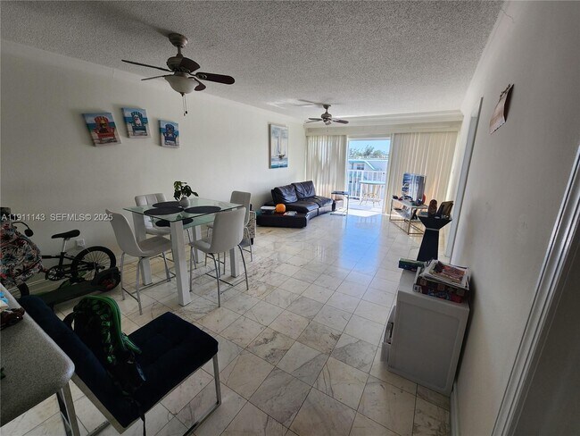 Building Photo - 3944 NE 167th St