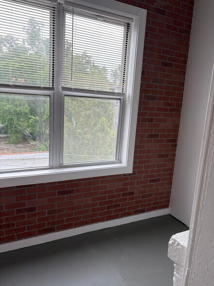 Enclosed Porch - 116 Keeney St