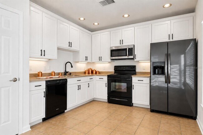 Building Photo - 16013 Stags Leap Dr