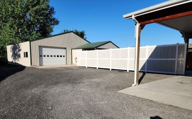 Building Photo - Spacious 3 Bed, 2 Bath Home with Shop & Stunning River Views – Clemans Addition