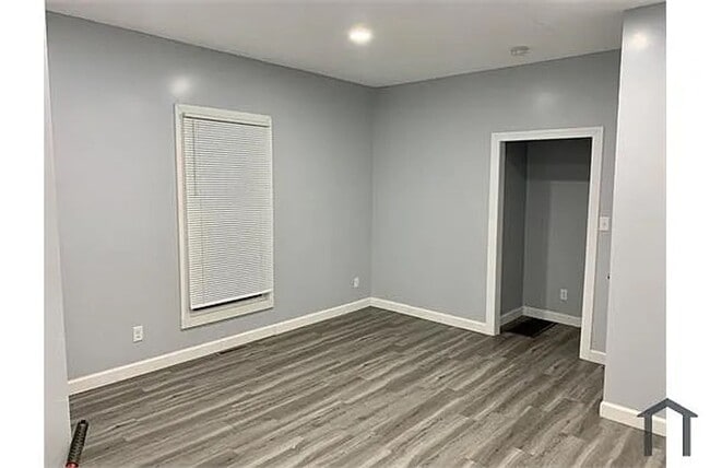 Building Photo - Price Reduced - $1090/month!! 2 bedroom 1 ...