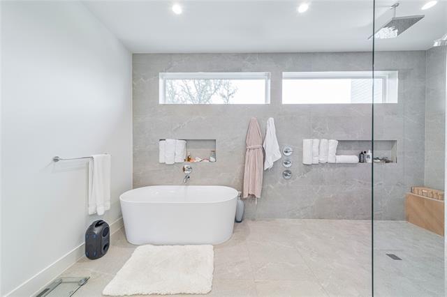 Building Photo - 9753 Mixon Dr