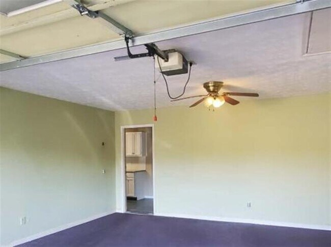 Building Photo - BEAUTIFULHOMES....