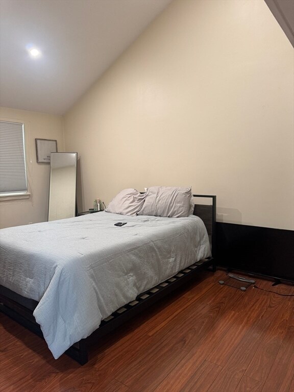 Building Photo - 909 Pleasant St