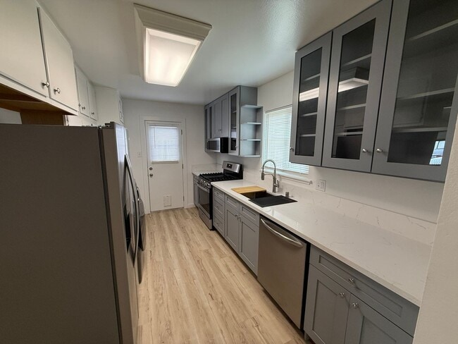 Building Photo - Charming Remodeled 3 Bedroom / 2 Bathroom ...