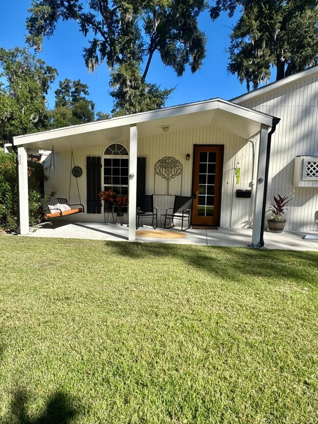 Building Photo - 3 Lang St