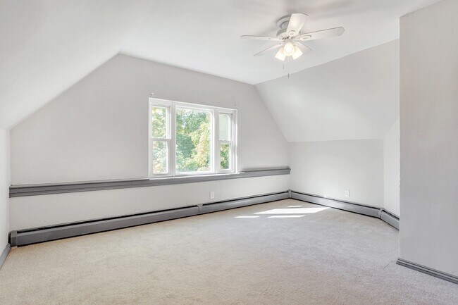 Building Photo - Renovated 5 Bedroom 2.5 Bathroom Apartment...