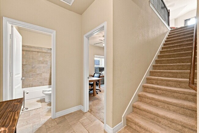 Building Photo - 8951 Highland Dawn