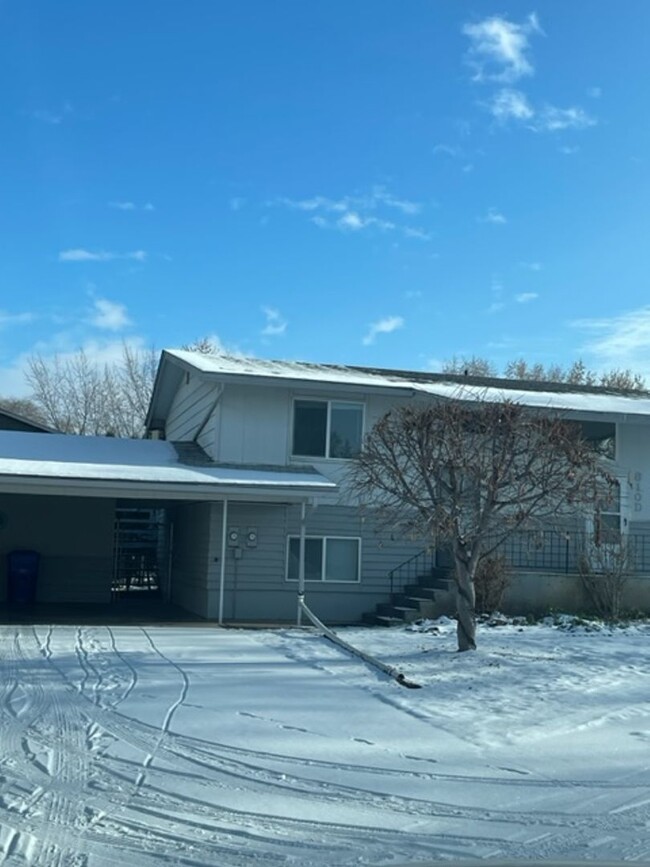 Building Photo - 2 Bedroom, 1.5 Bath Townhouse
