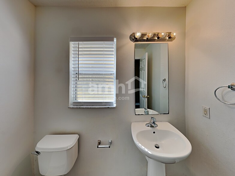 Building Photo - 309 Verdi St