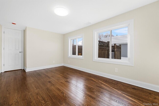 Building Photo - 913 Parkway Pl