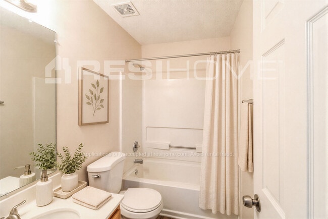 Building Photo - 128 River Park Cir