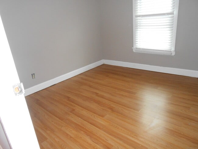 Building Photo - 114 Milne St