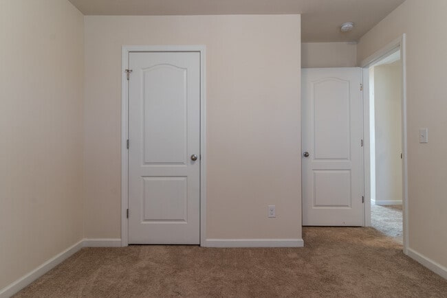 Building Photo - 4 BR/2.5 BA Home - A Rare Rental Between C...