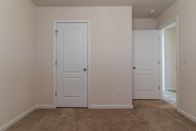 Building Photo - 4 BR/2.5 BA Home - A Rare Rental Between Columbia and Spring Hill!!!