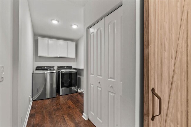 Building Photo - 2634 Birch St