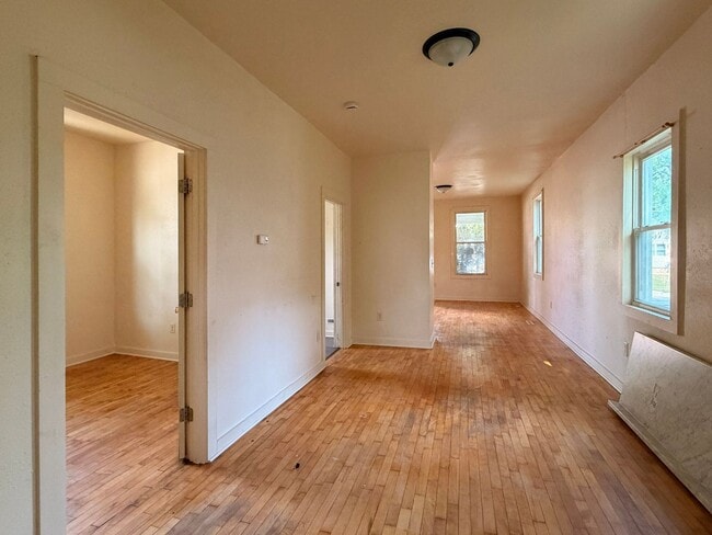 Building Photo - 210 Doty St