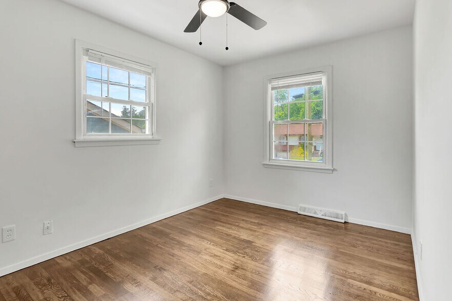 Building Photo - 5946 Sunridge Dr