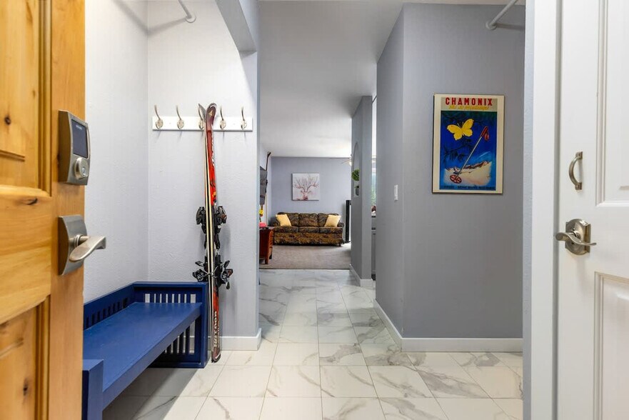 Building Photo - 110 South Park Avenue