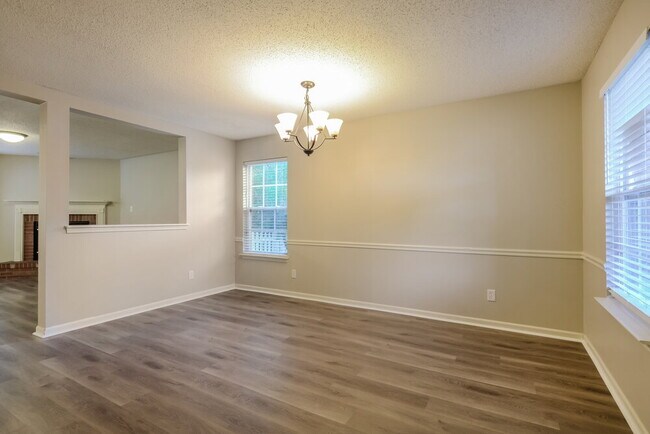 Building Photo - 15007 Redcliff Dr